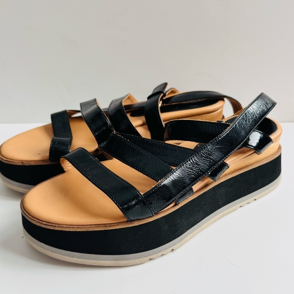 Paloma Barcelo Black Patent Leather Platform Sandals with Tan Footbed